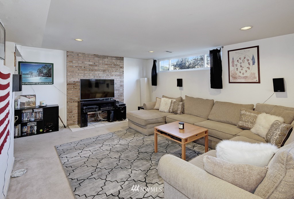 745 North 79th Street Seattle, WA 98103 - Photo 9 of 20 Gallery Image 9