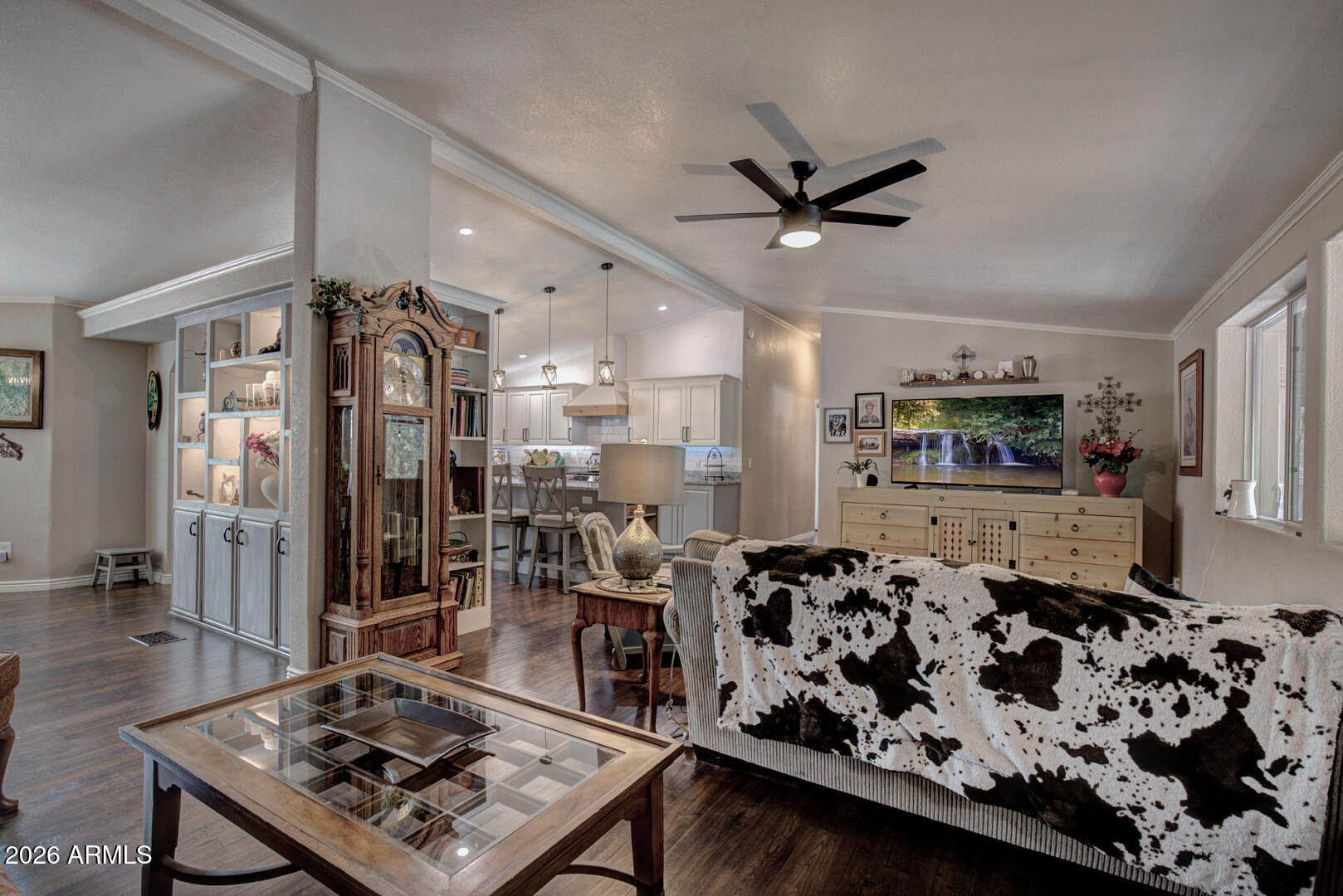 904 North McLane Road Payson, AZ 85541 - Photo 17 of 59 a living room with lots of furniture and a rug