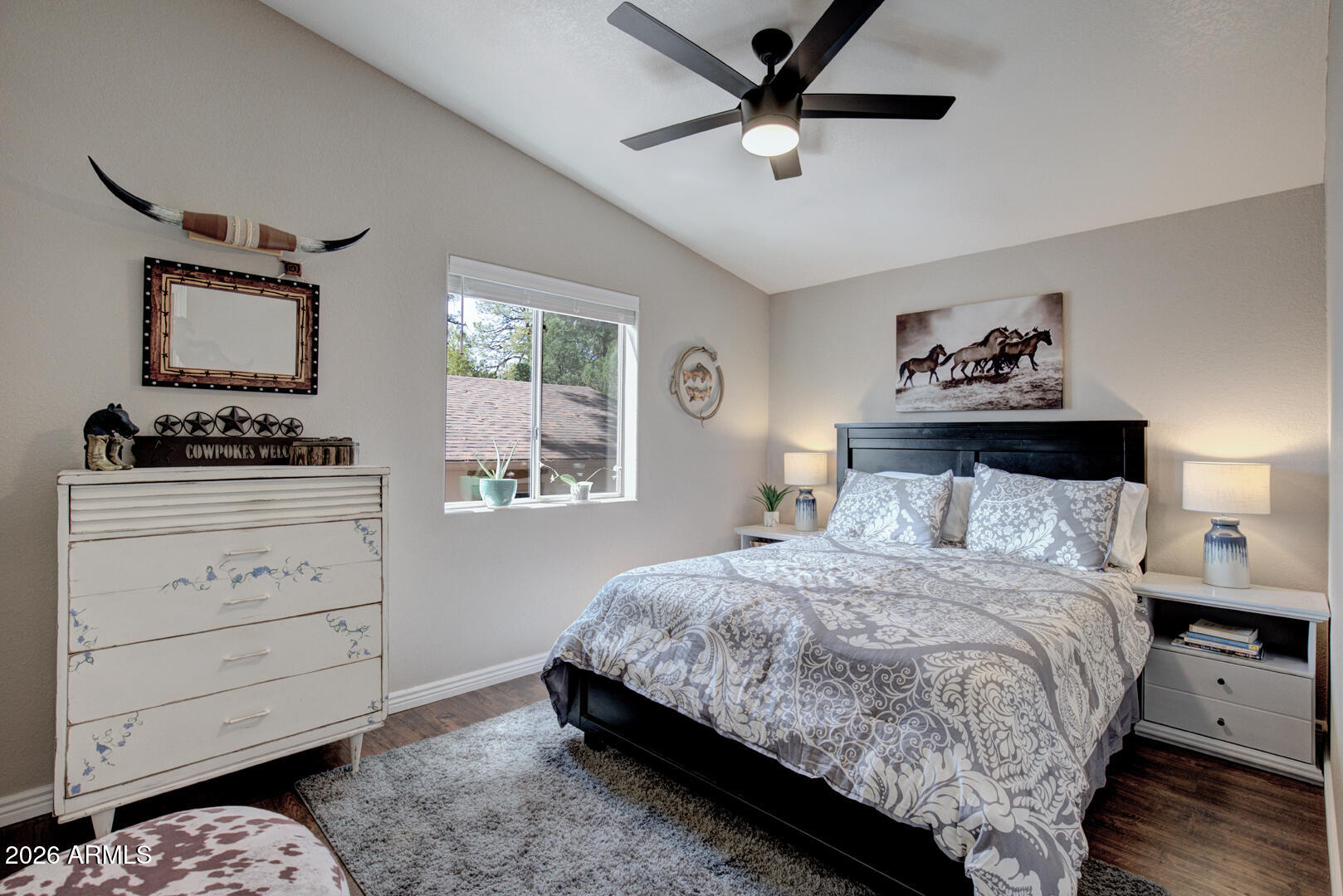 904 North McLane Road Payson, AZ 85541 - Photo 34 of 59 a bedroom with a bed and a dresser in it