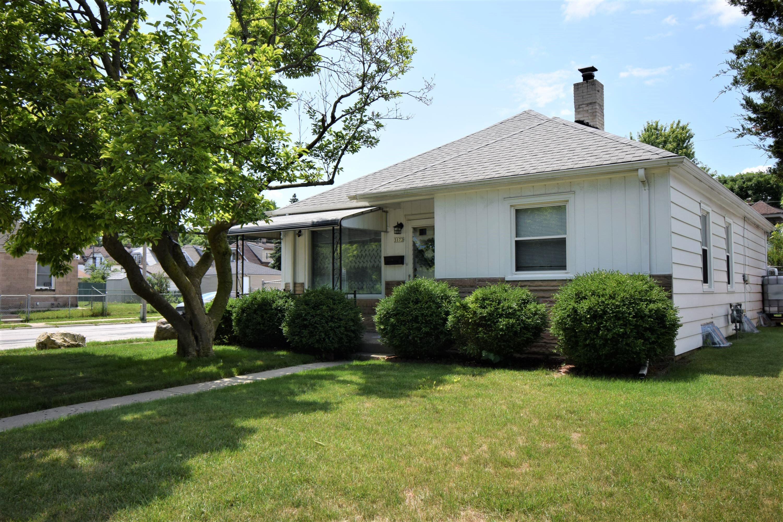 3173 South 6th Street Milwaukee, WI 53215 - Photo 1 of 1 Front of House - close up