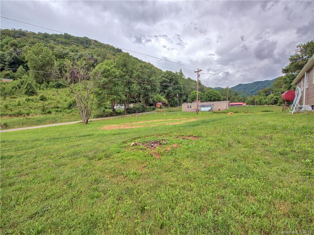 609 Sutton Town Road Waynesville, NC 28785 - Photo 3 of 17