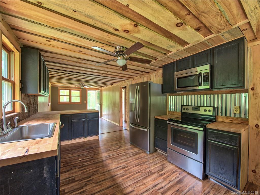 609 Sutton Town Road Waynesville, NC 28785 - Photo 4 of 17