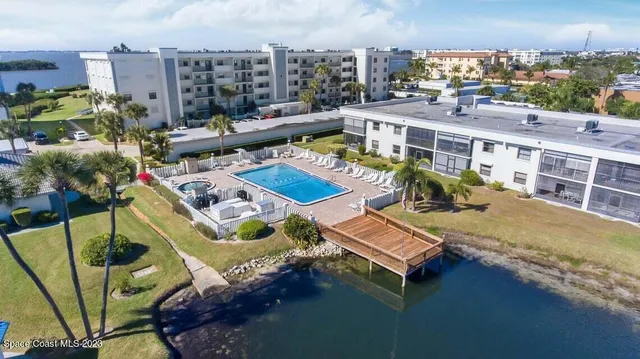 a view of a tennis court
