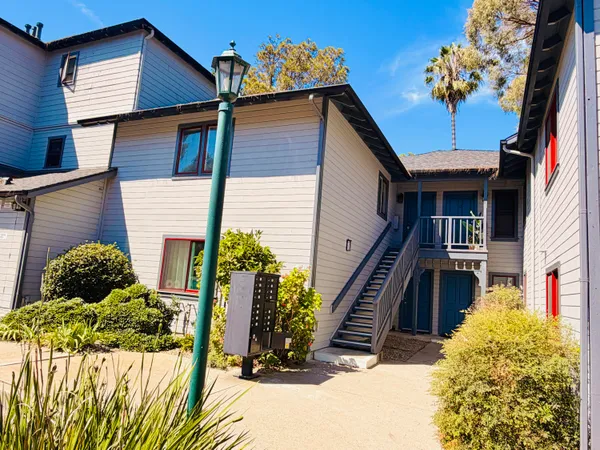 $4,595 | 521 West Montecito Street, Unit 10, Santa Barbara, CA 93101