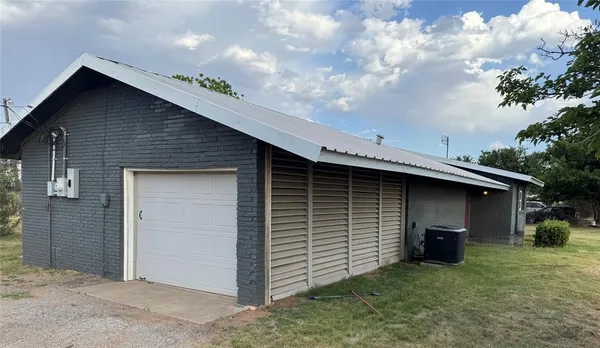 $245,000 | 1807 Crowell Highway, Quanah, TX 79252