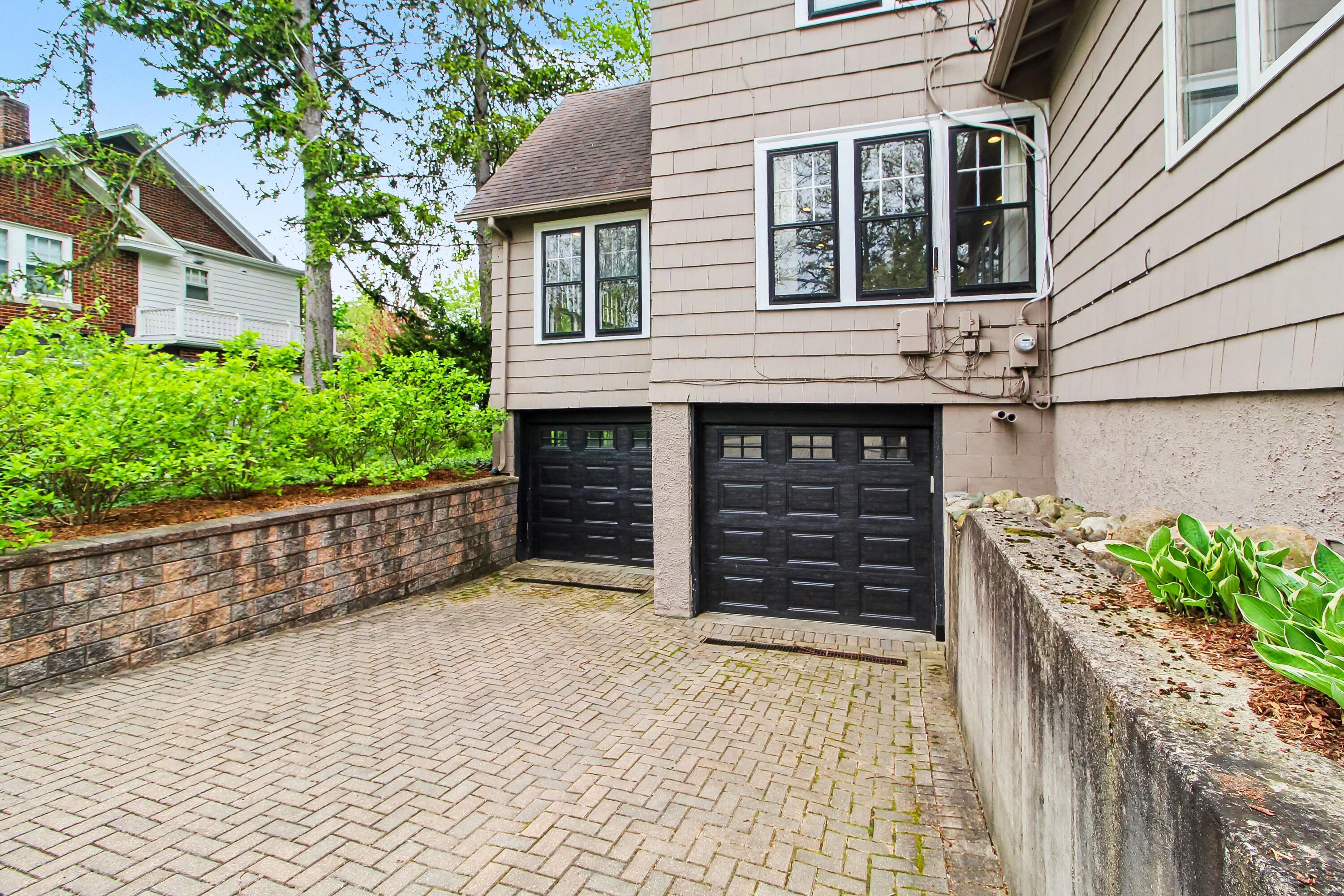 2105 Devonshire Road Ann Arbor, MI 48104 - Photo 71 of 86 079_file_8060