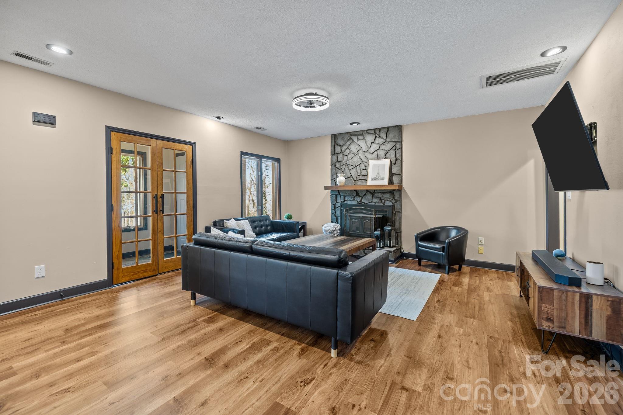 13634 Pine Harbor Road Charlotte, NC 28278 - Photo 7 of 48 Gallery Image 7