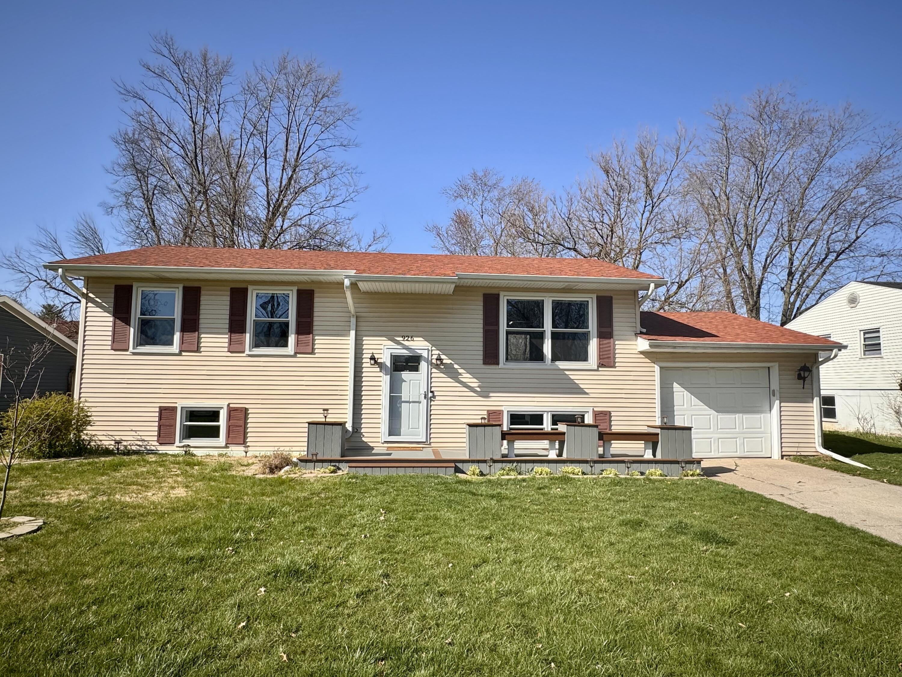 926 Walnut Lane Crown Point, IN 46307 - Photo 1 of 22 3000x2250