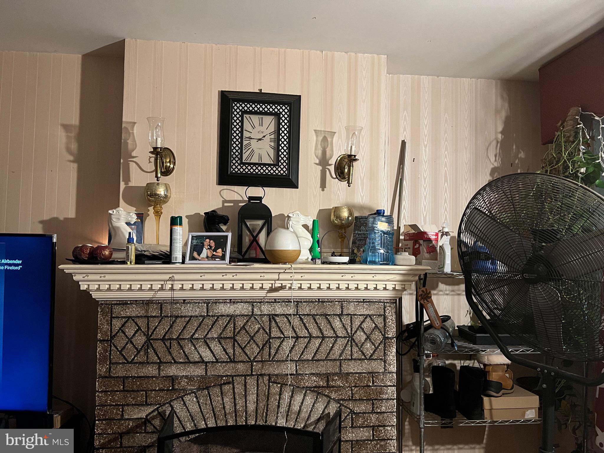 343 East Indiana Avenue Philadelphia, PA 19134 - Photo 11 of 31 living room