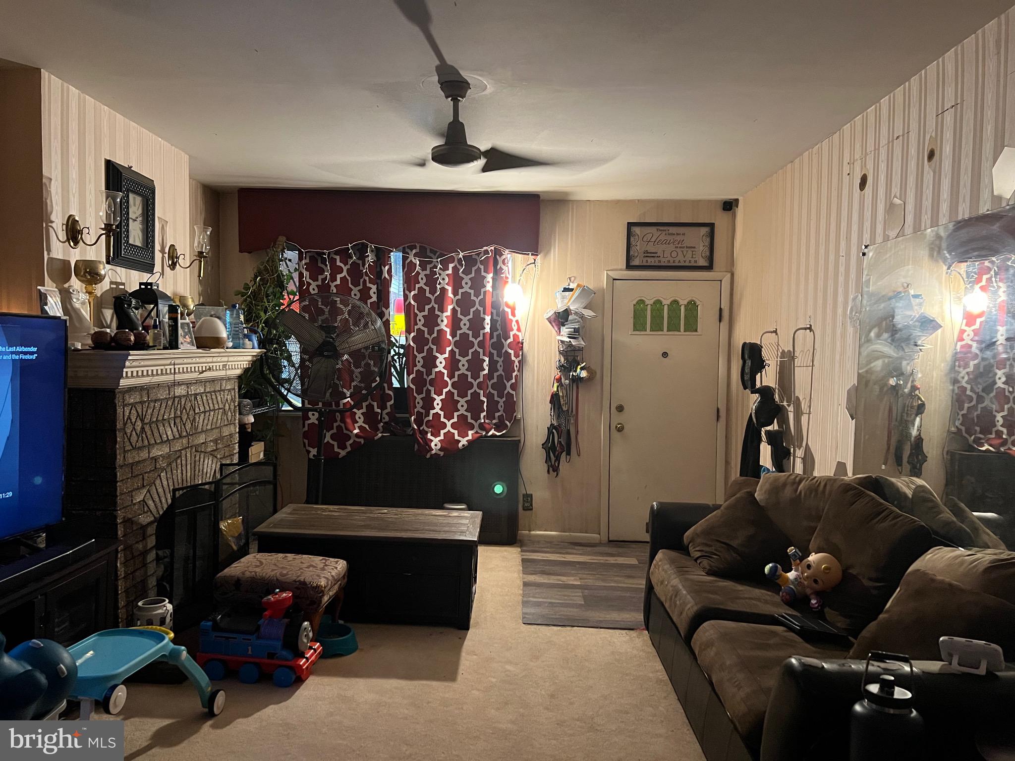 343 East Indiana Avenue Philadelphia, PA 19134 - Photo 4 of 31 living room