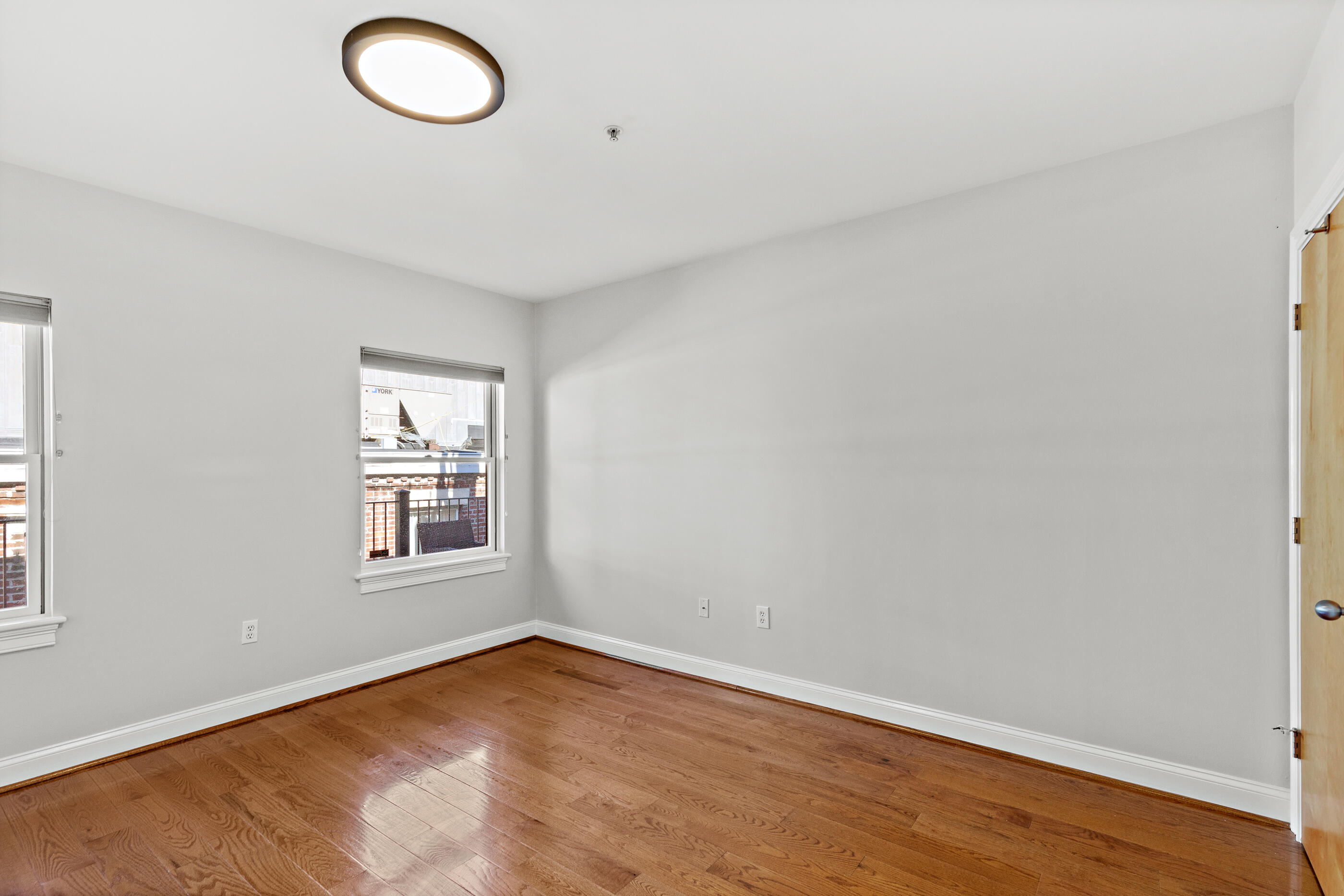 877 Harrison Avenue, Unit 7 Boston, MA 02118 - Photo 28 of 34 an empty room with windows