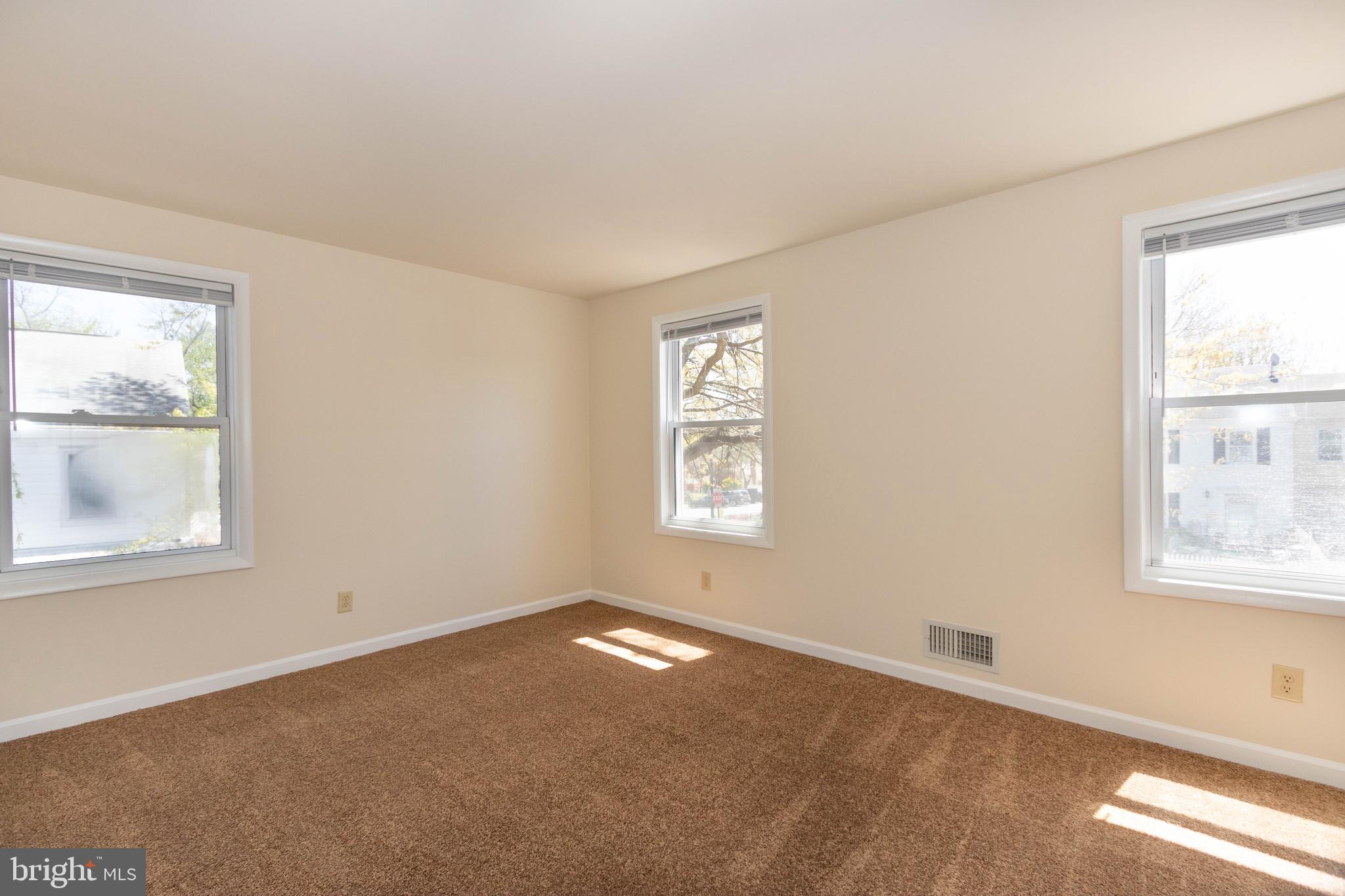 9206 Hood Road Manassas, VA 20110 - Photo 18 of 25 an empty room with a window