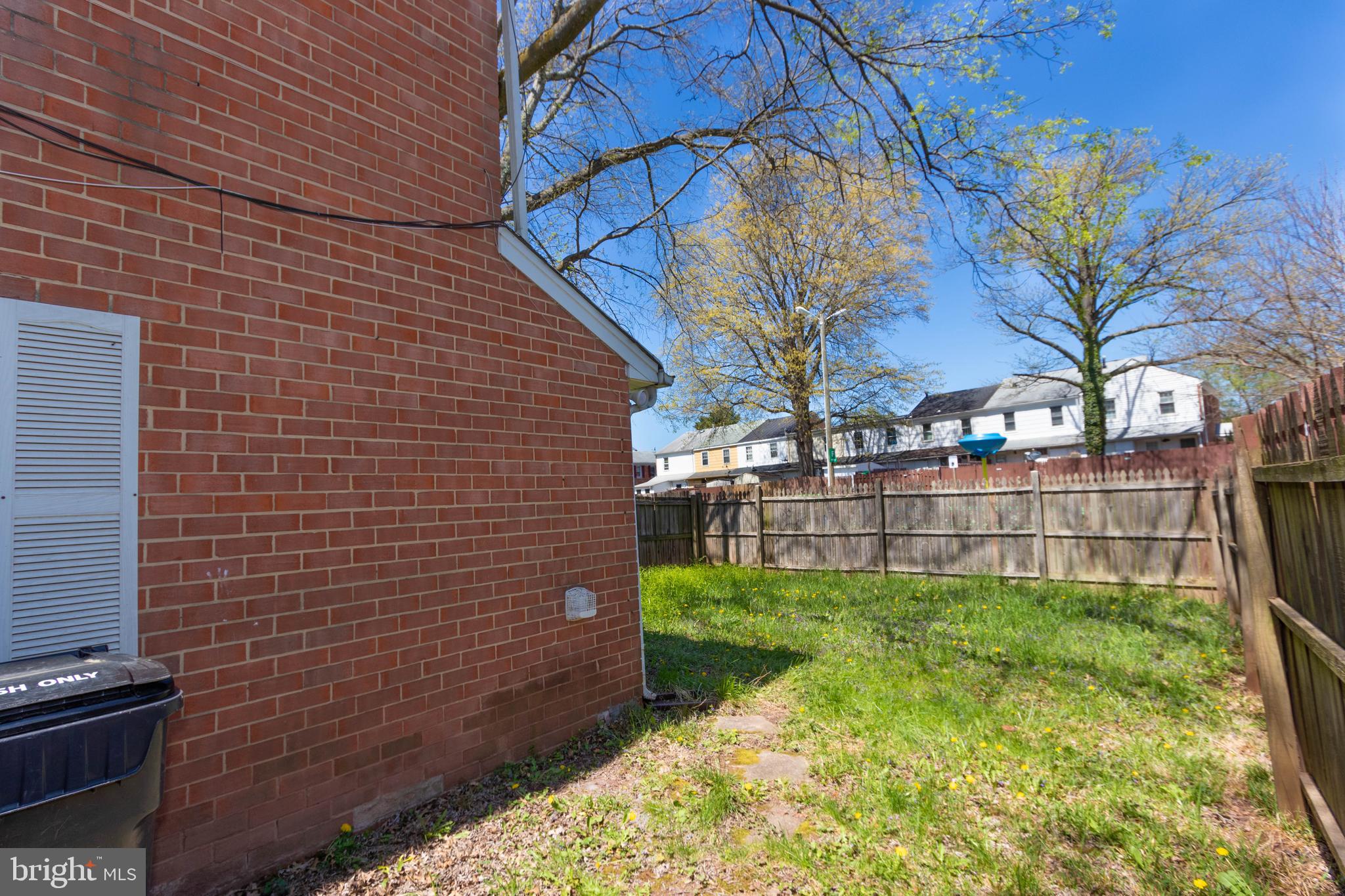 9206 Hood Road Manassas, VA 20110 - Photo 24 of 25 a view of a backyard with brick wall