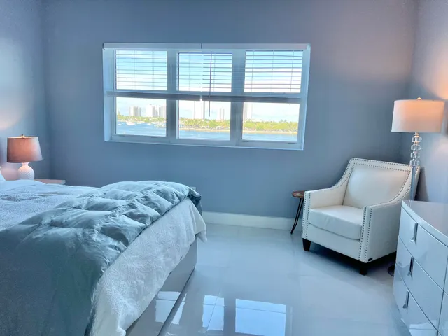 $3,500 | 2640 Lake Shore Drive, Unit 415, Riviera Beach, FL 33404