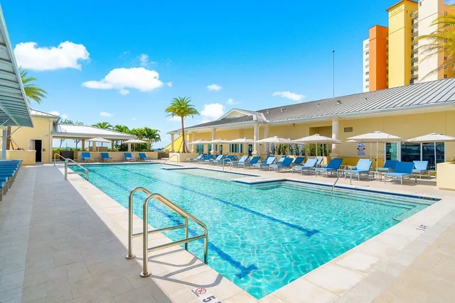 $3,500 | 2640 Lake Shore Drive, Unit 415, Riviera Beach, FL 33404