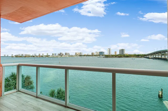 $3,500 | 2640 Lake Shore Drive, Unit 415, Riviera Beach, FL 33404