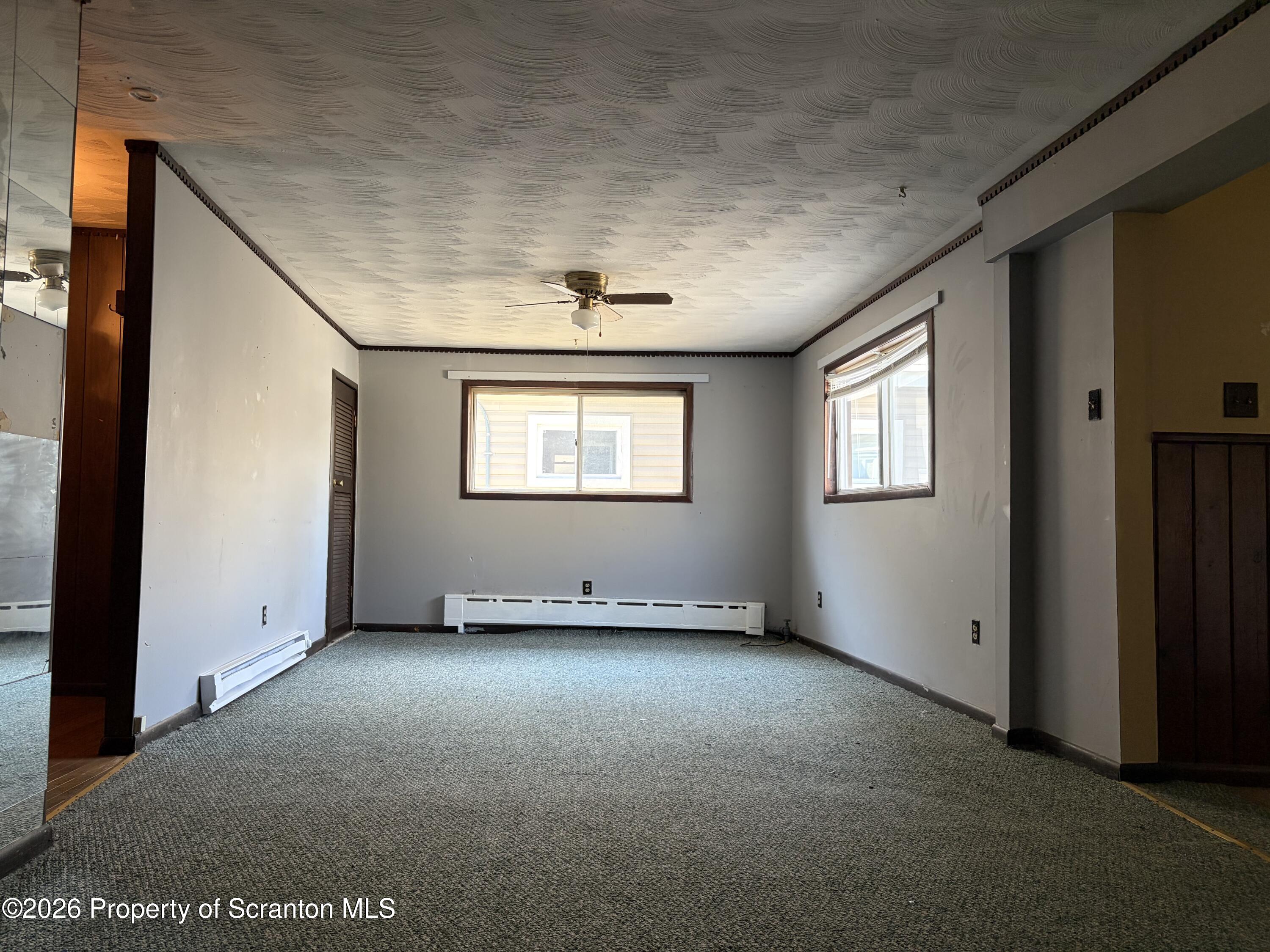 513 North Main Avenue Scranton, PA 18504 - Photo 20 of 31 Living Room