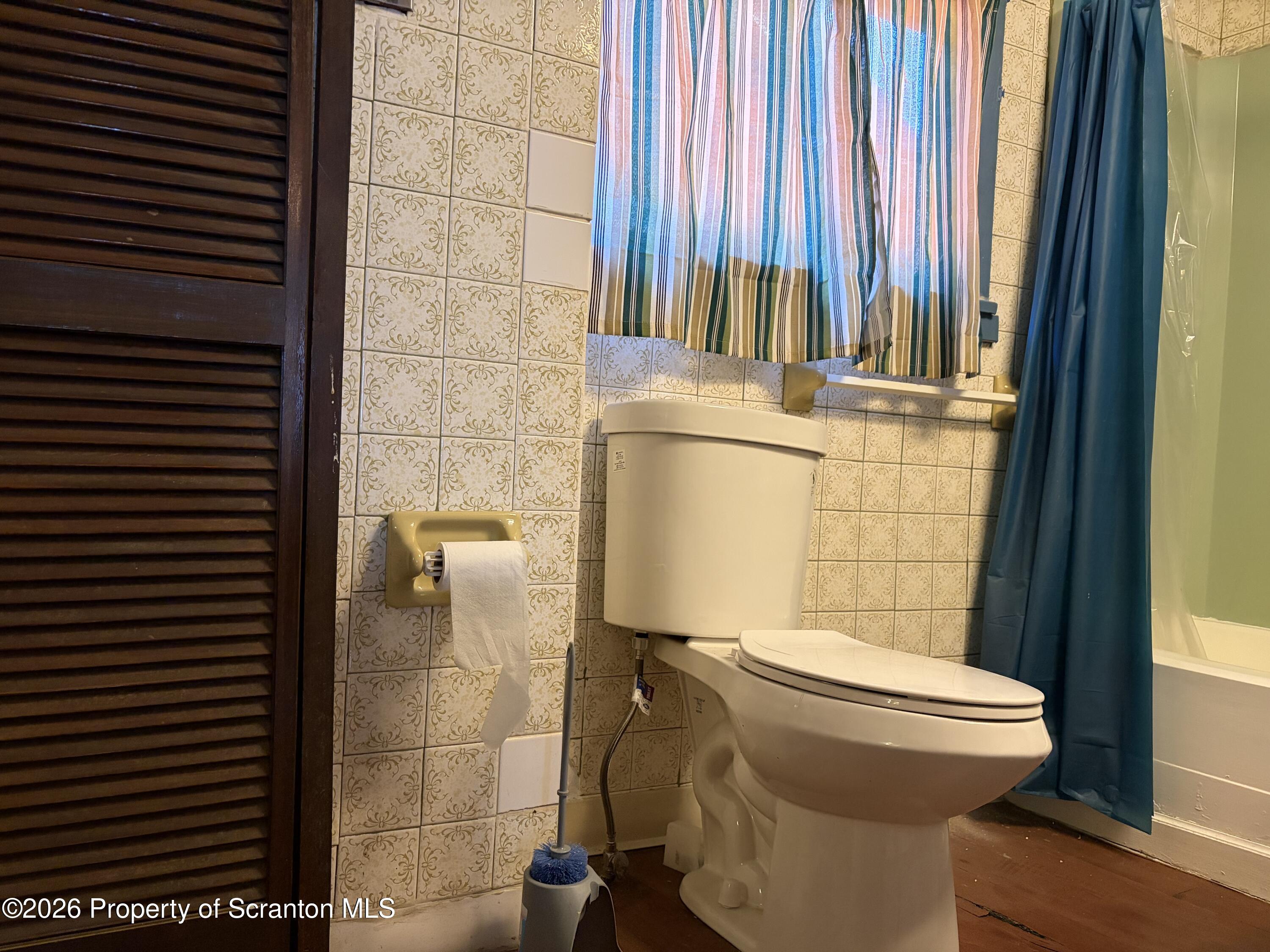 513 North Main Avenue Scranton, PA 18504 - Photo 25 of 31 Full Bathroom