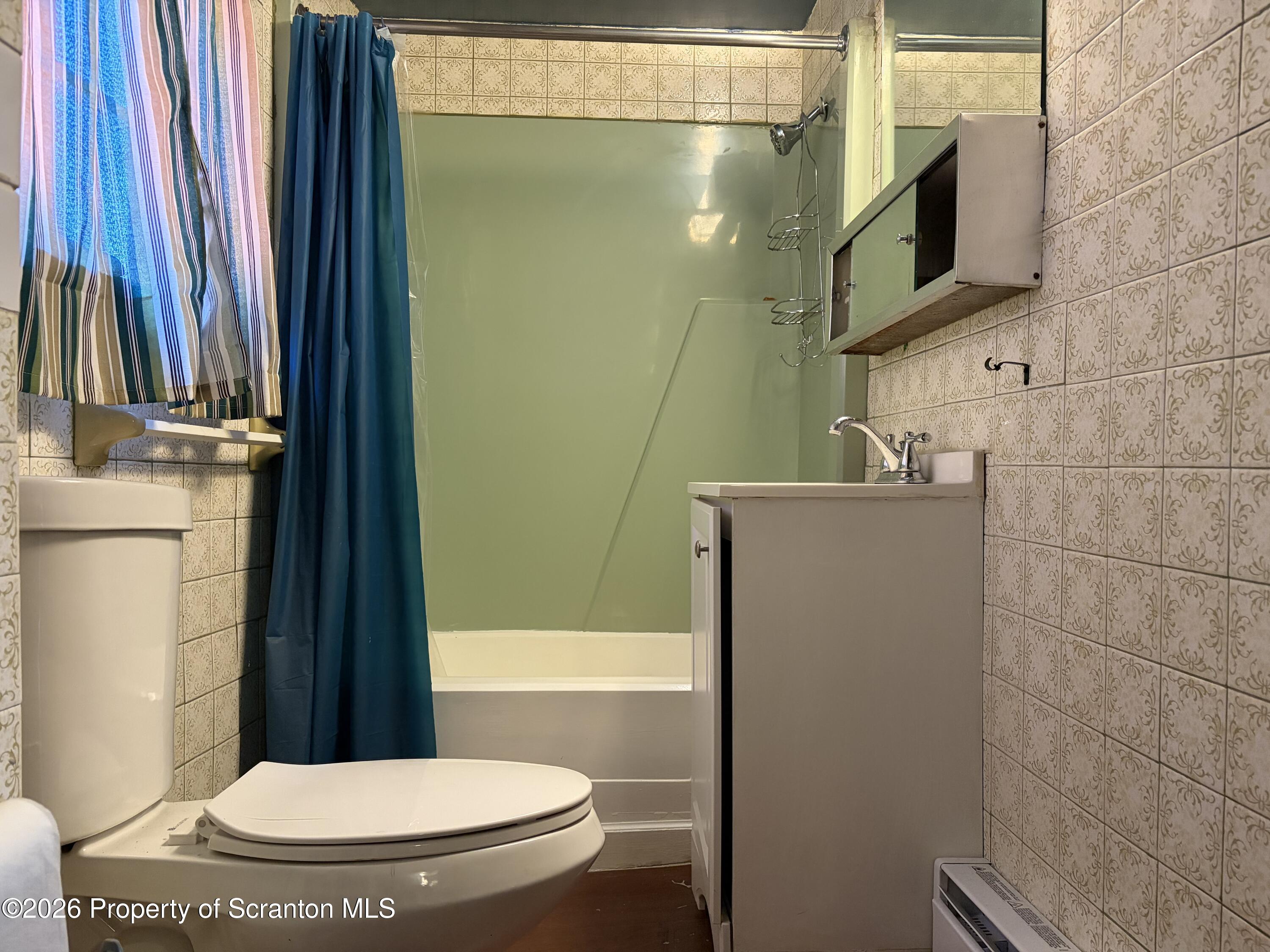 513 North Main Avenue Scranton, PA 18504 - Photo 26 of 31 Full Bathroom