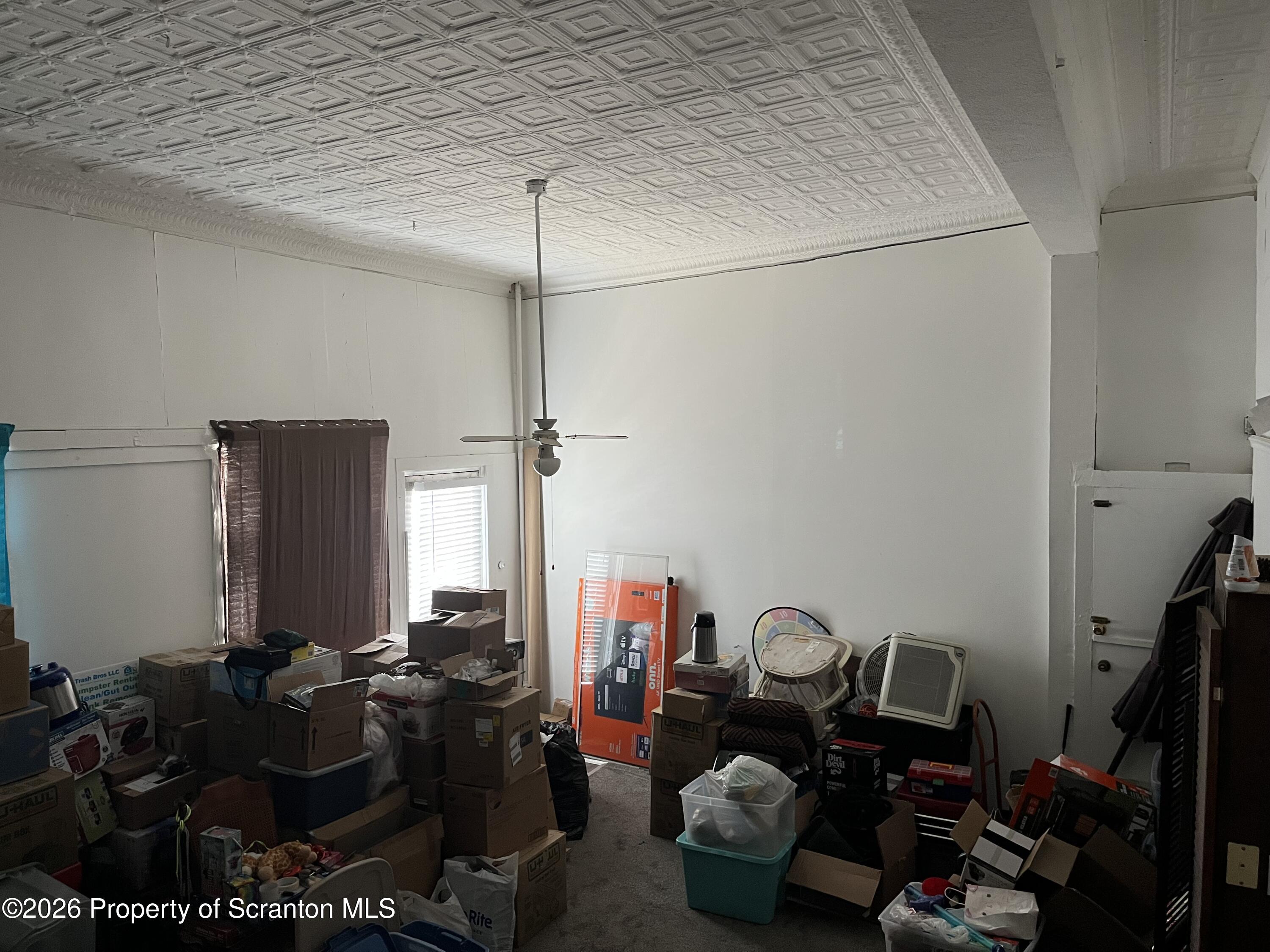 513 North Main Avenue Scranton, PA 18504 - Photo 6 of 31 Living Room