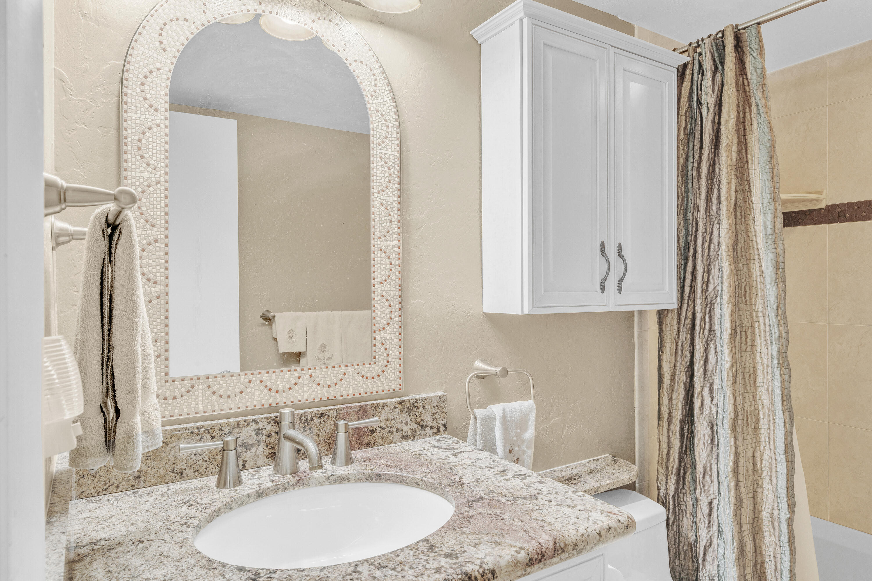 711 Northeast Harbour Terrace, Unit 409 Boca Raton, FL 33431 - Photo 31 of 42 10 Guest Bathroom (2)