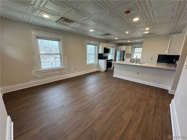 $1,850 | 117 Humboldt Parkway, Unit B, Buffalo, NY 14214