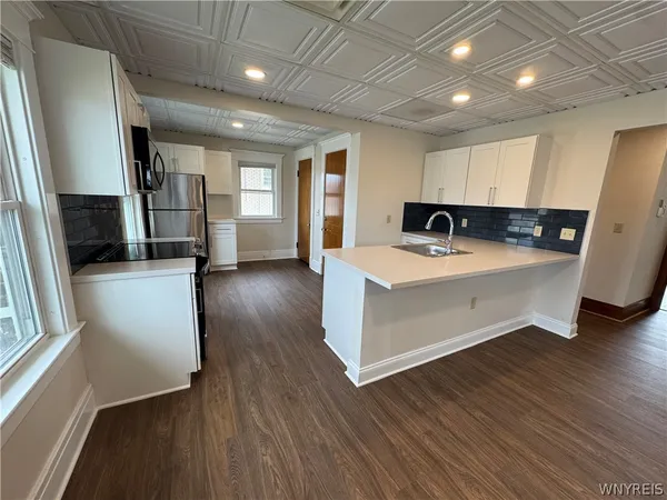 $1,850 | 117 Humboldt Parkway, Unit B, Buffalo, NY 14214