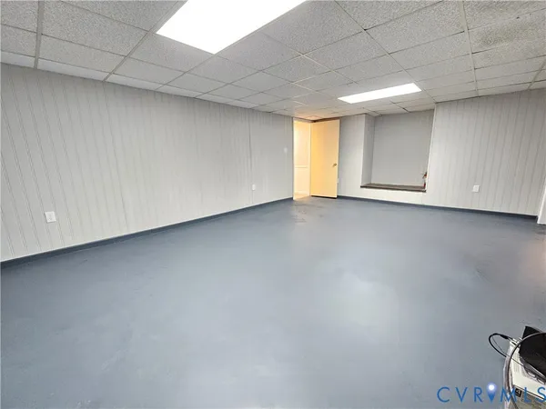 an empty room with a empty space and a ceiling fan