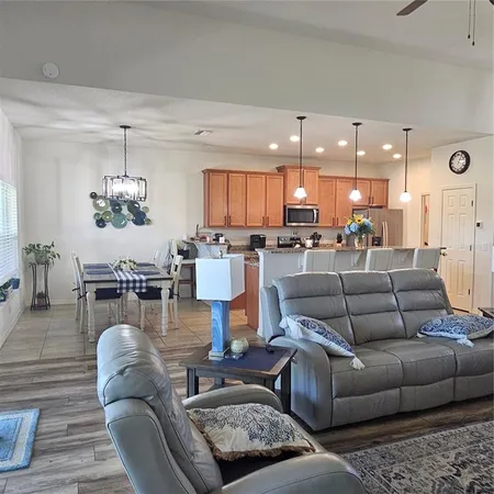 $384,900 | 1347 Oakmont Drive, Winter Haven, FL 33859