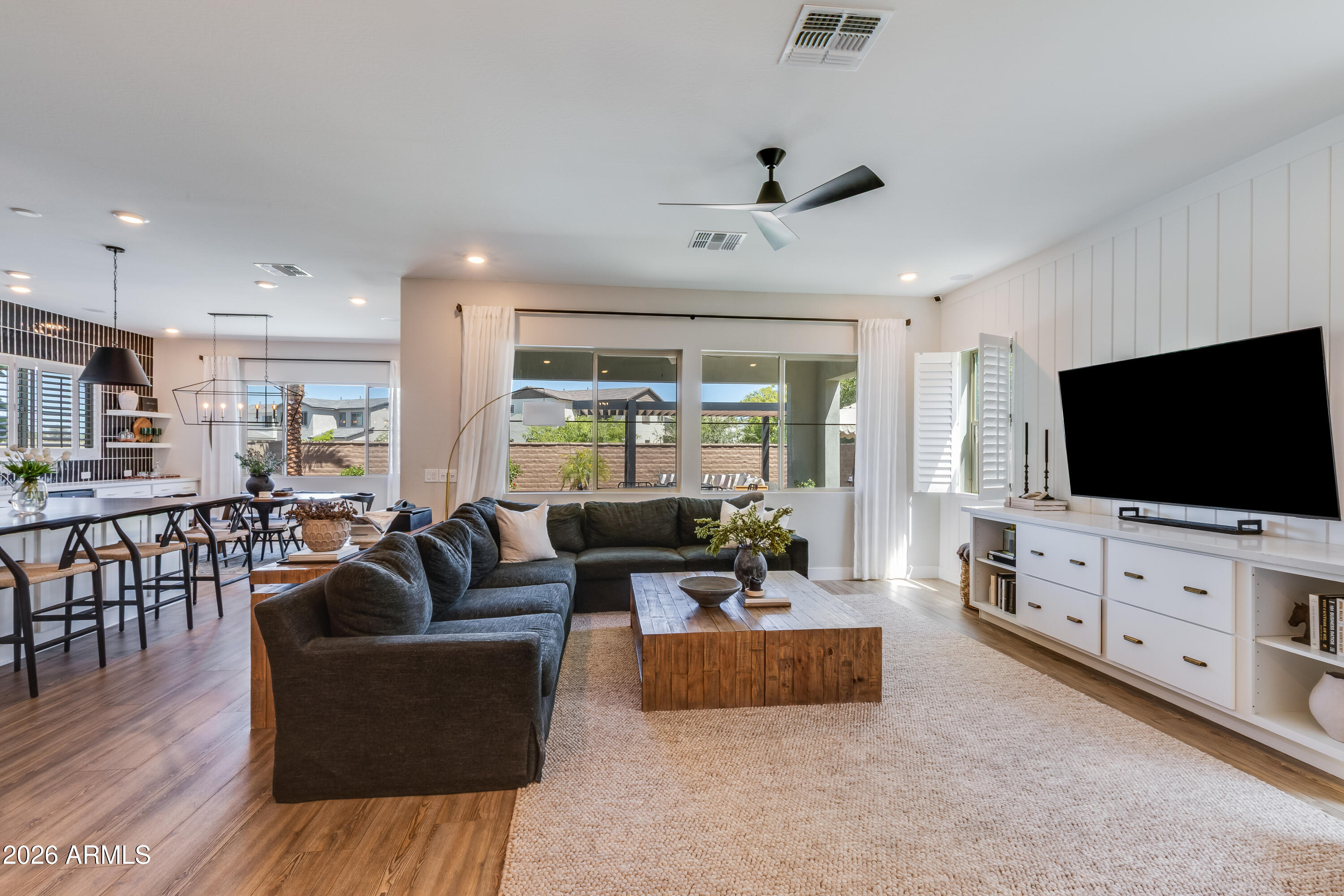 1454 East Rakestraw Lane Gilbert, AZ 85298 - Photo 3 of 27 Great Room