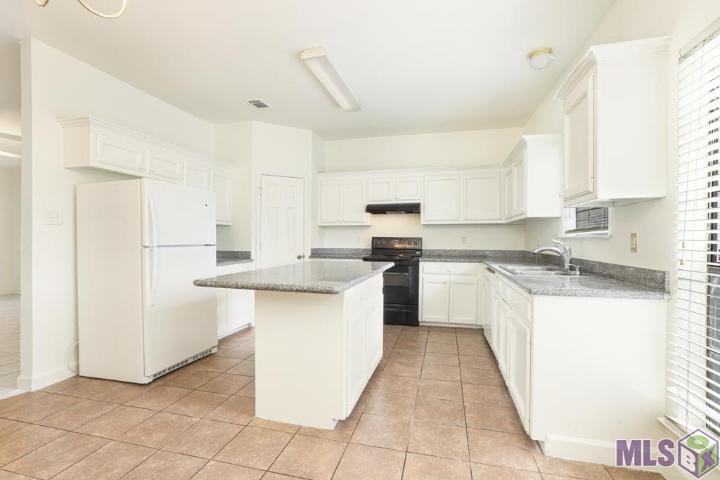 17282 Lakepark Avenue Baton Rouge, LA 70816 - Photo 12 of 22