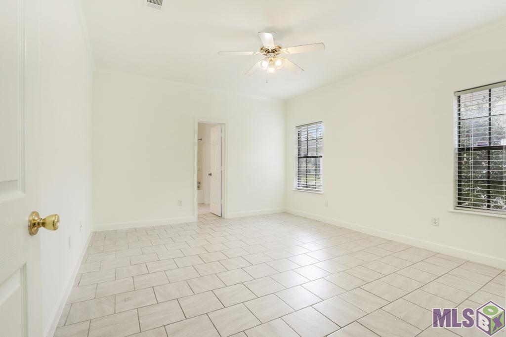 17282 Lakepark Avenue Baton Rouge, LA 70816 - Photo 15 of 22