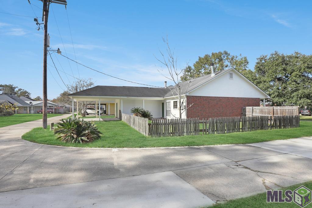 17282 Lakepark Avenue Baton Rouge, LA 70816 - Photo 2 of 22