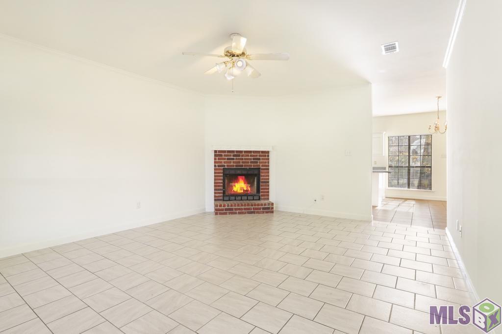 17282 Lakepark Avenue Baton Rouge, LA 70816 - Photo 7 of 22