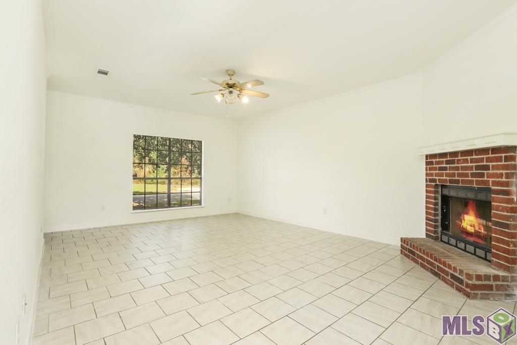 17282 Lakepark Avenue Baton Rouge, LA 70816 - Photo 8 of 22