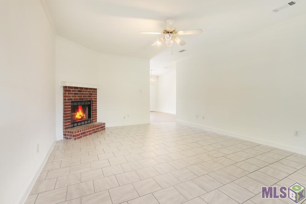 17282 Lakepark Avenue Baton Rouge, LA 70816 - Photo 9 of 22