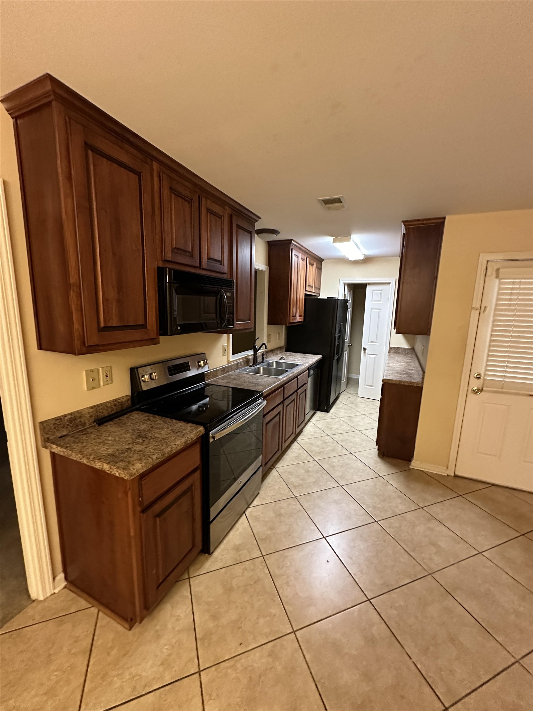 3201 Ladbrook Road Memphis, TN 38118 - Photo 5 of 20 a kitchen with stainless steel appliances granite countertop a stove a sink and a microwave