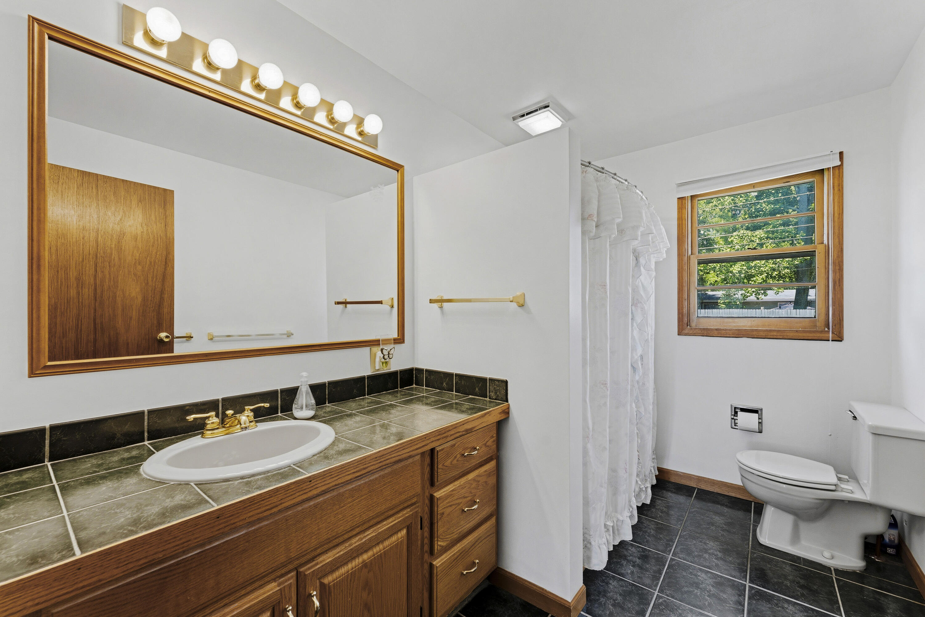 1061 Wedgewood Road St. Joseph, MI 49085 - Photo 14 of 37 Bathroom