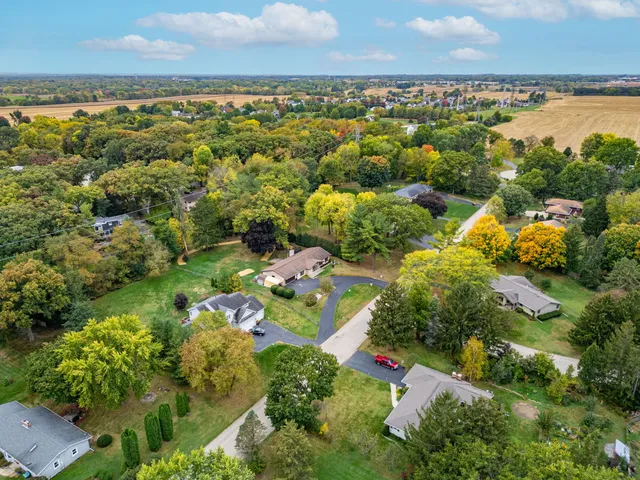 $379,900 | 437 Edgewood Lane, Belvidere, IL 61008