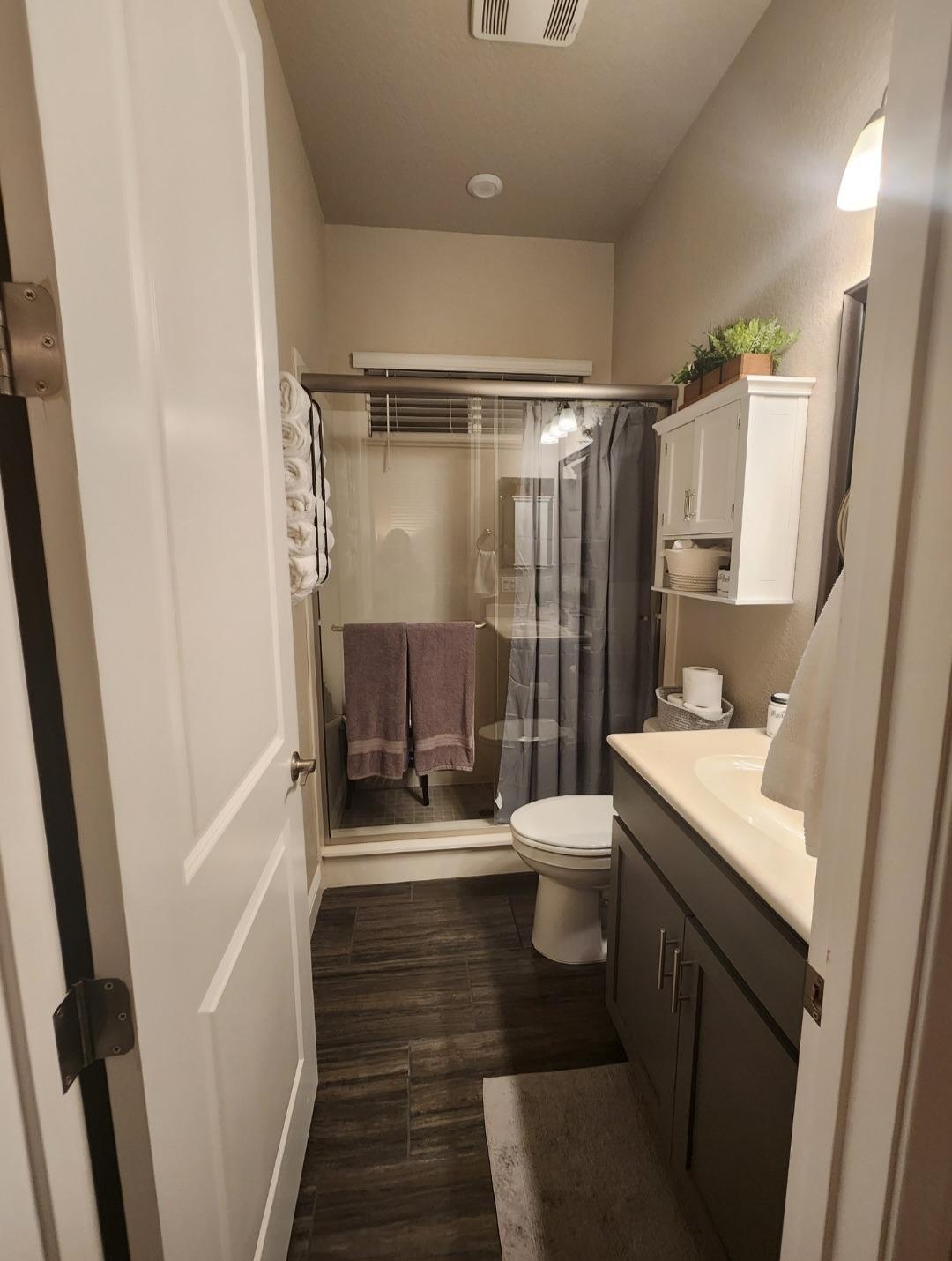1820 Van Ruiten Drive Lodi, CA 95242 - Photo 20 of 32 Private suites bathroom