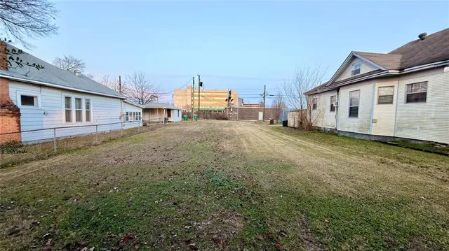 a house view with a backyard space