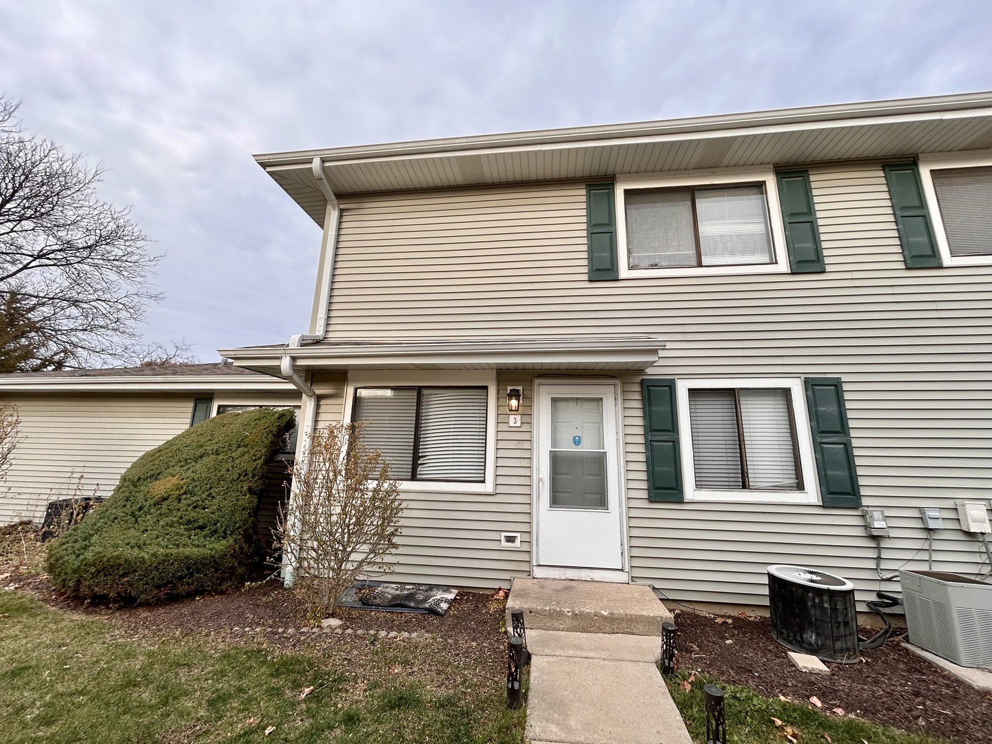 2-s723 Winchester Circle, Unit 3 Warrenville, IL 60555 - Photo 1 of 1