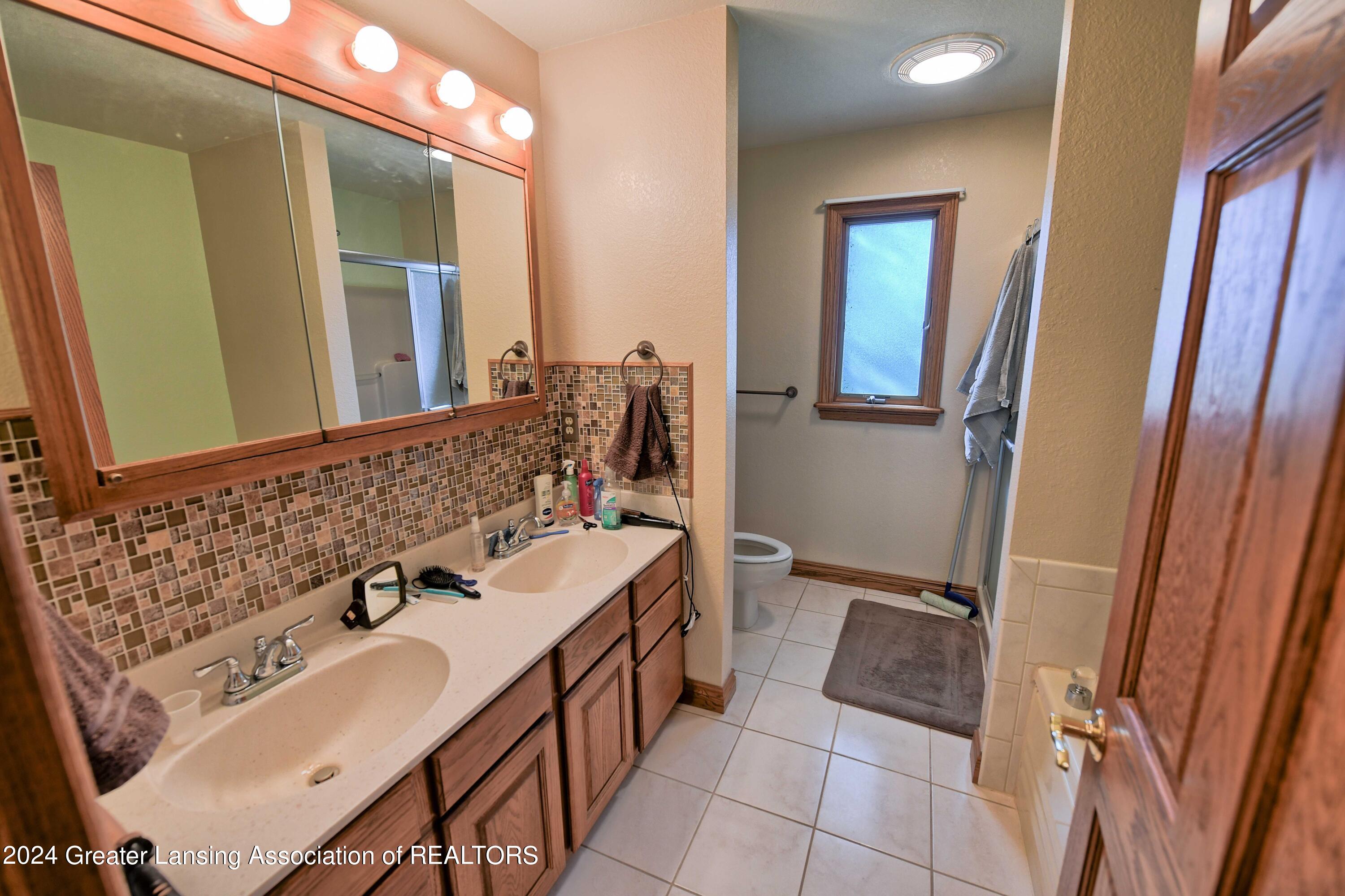 13222 South Grange Road Eagle, MI 48822 - Photo 11 of 38 Master bath