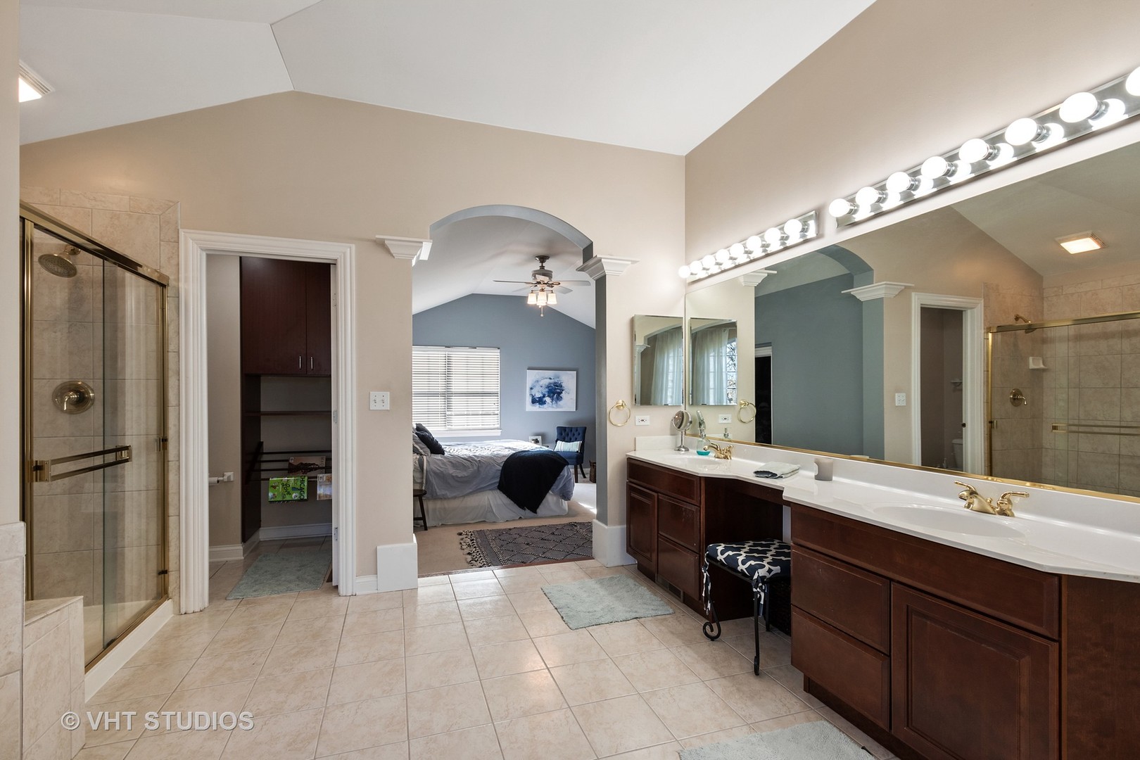 411 Morgan Lane Fox River Grove, IL 60021 - Photo 21 of 37 a large bathroom with a double vanity sink and a mirror