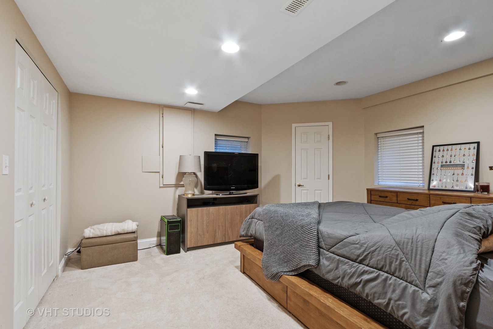 411 Morgan Lane Fox River Grove, IL 60021 - Photo 31 of 37 a living room with a couch and a flat screen tv
