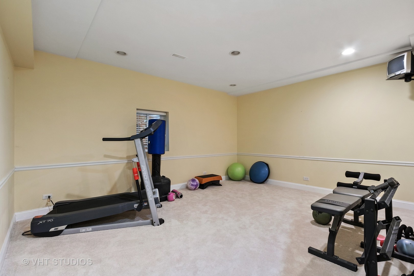 411 Morgan Lane Fox River Grove, IL 60021 - Photo 32 of 37 a view of a room with gym equipment