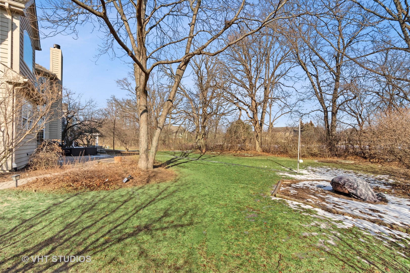 411 Morgan Lane Fox River Grove, IL 60021 - Photo 37 of 37 a backyard of a house with lots of green space