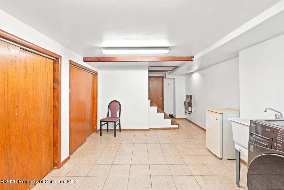 833 Palm Street Scranton, PA 18505 - Photo 25 of 33 a view of a hallway with seating area