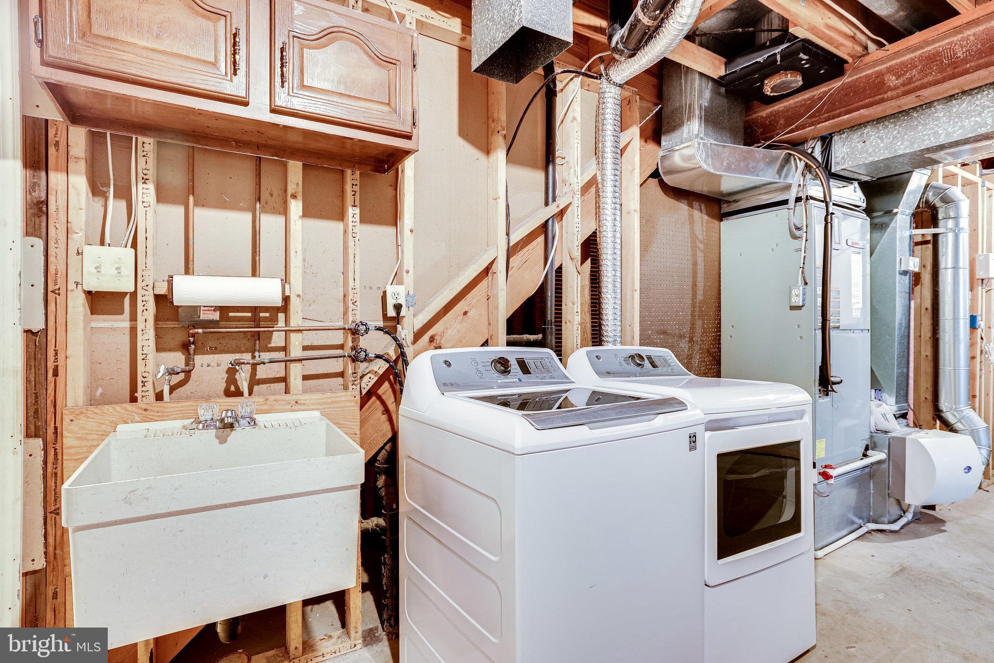 10706 Cross School Road Reston, VA 20191 - Photo 43 of 68 Laundry and utility sink