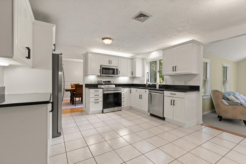 9 Arnold Road Framingham, MA 01701 - Photo 14 of 31